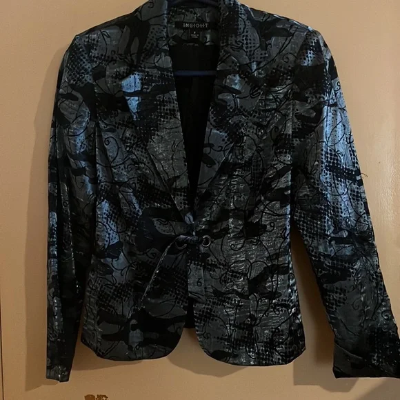 Suit - Picture 2 of 4